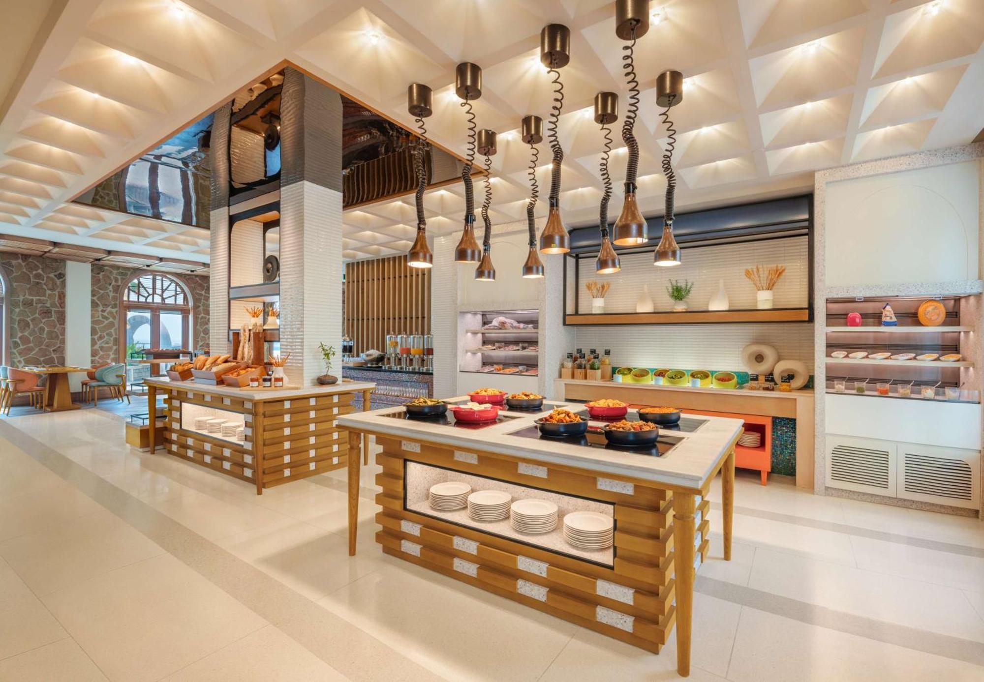 La Festa Phu Quoc, Curio Collection By Hilton Hotel Exterior photo