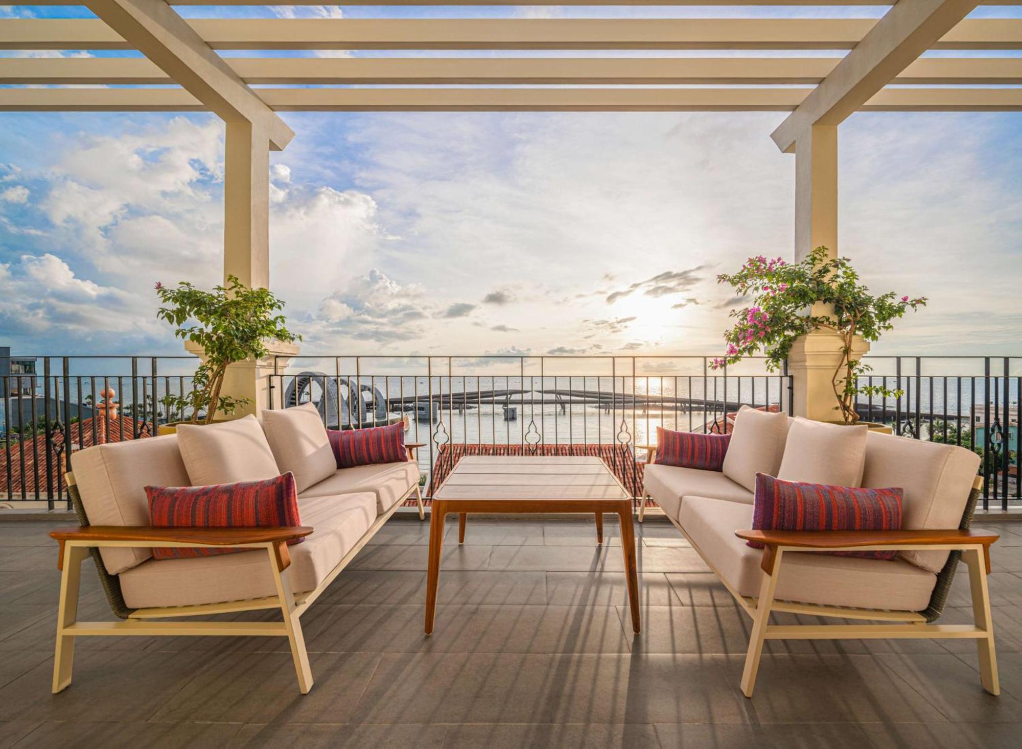 La Festa Phu Quoc, Curio Collection By Hilton Hotel Exterior photo